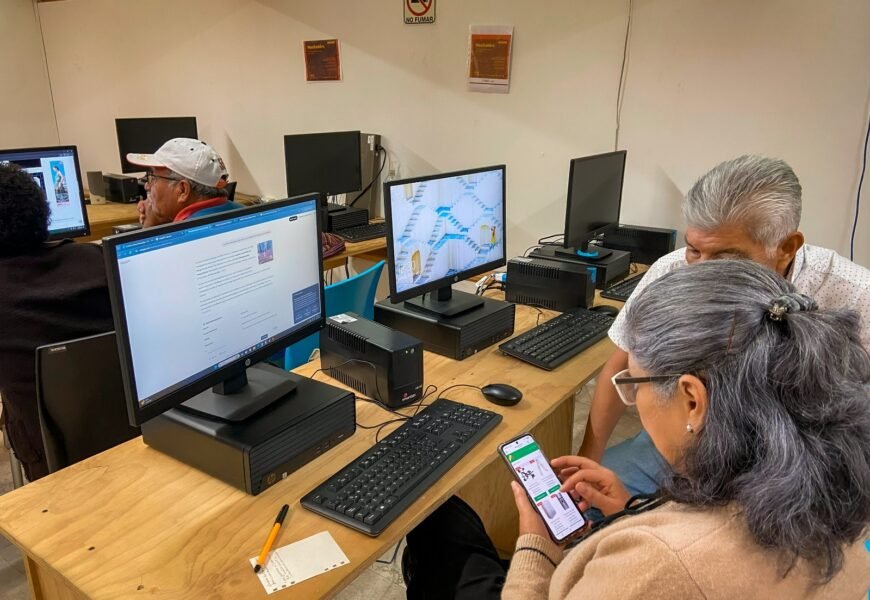 La Colmena invita al taller «Clic seguro» navegación confiable para adultos mayores