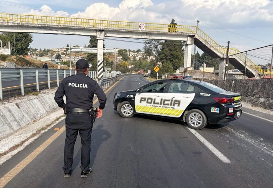 Volcadura de pipa en Tlaxcala activa coordinación policial y de emergencia Volcadura de pipa en Tlaxcala activa coordinación policial y de emergencia
