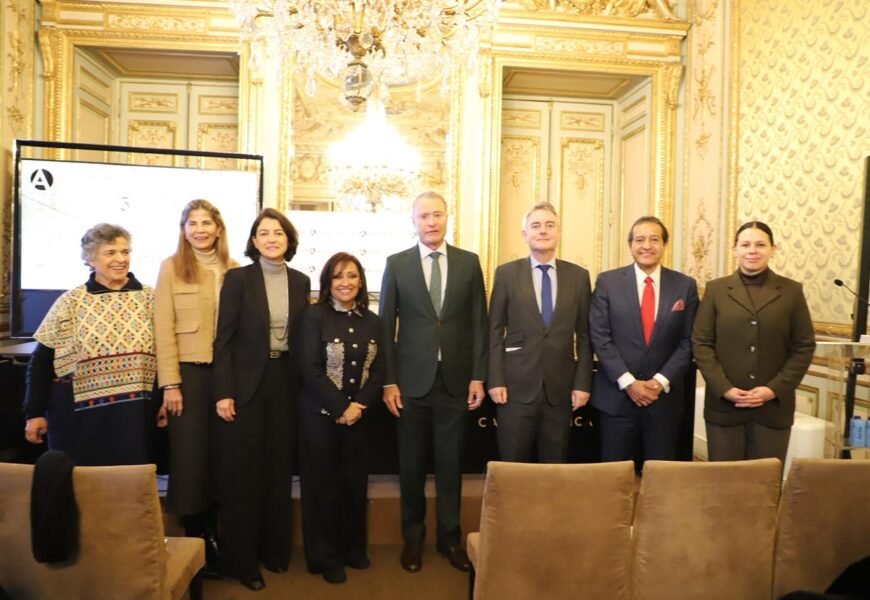 Lorena Cuéllar participa en Seminario en España y destaca el papel de Tlaxcala en la historia