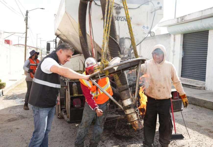 Alfonso Sánchez supervisa obras en La Loma Xicohténcatl