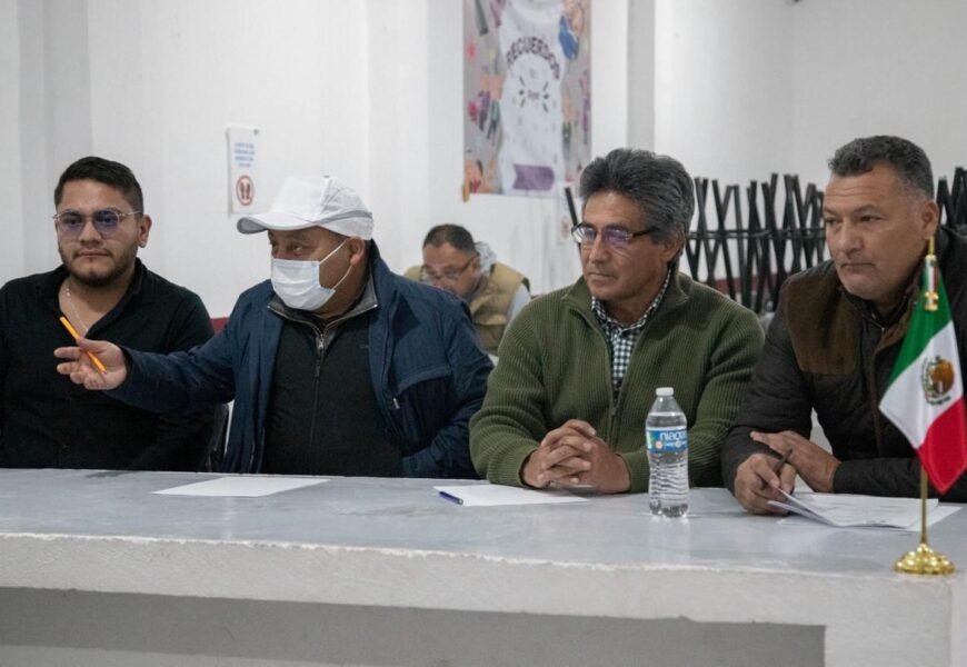 Javier Rivera fortalece dialogo con vecinos de Huiloac Javier Rivera fortalece dialogo con vecinos de Huiloac