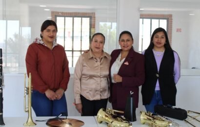Ana Lilia Rivera inaugura escuela de música regional en Calpulalpan