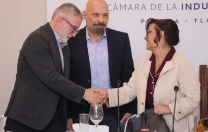 Lorena Cuéllar impulsa industria textil en Tlaxcala