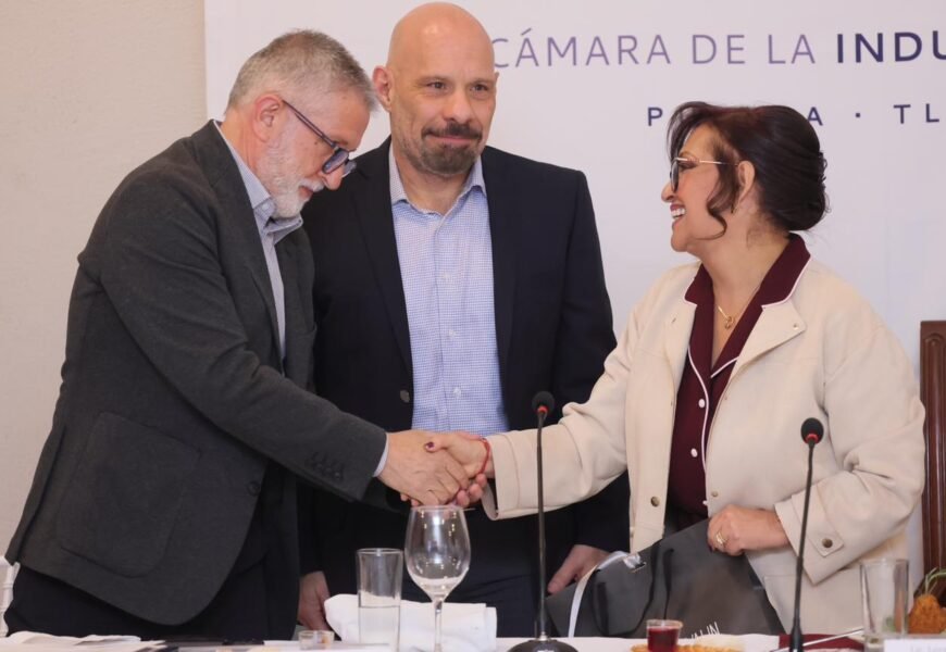 Lorena Cuéllar impulsa industria textil en Tlaxcala Lorena Cuéllar impulsa industria textil en Tlaxcala