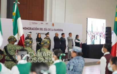 Asiste Alfonso Sánchez a la conmemoración del Día de la Bandera
