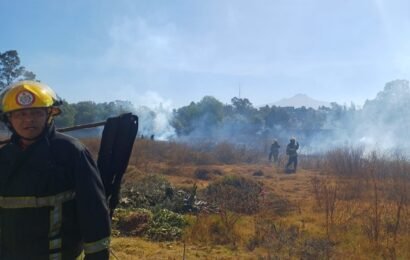 Policía municipal controla incendio en pastizal cerca del ISSSTE Tlaxcala