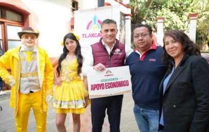 Ayuntamiento de Tlaxcala entrega apoyos a camadas de carnaval