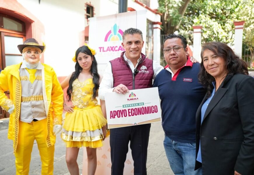 Ayuntamiento de Tlaxcala entrega apoyos a camadas de carnaval
