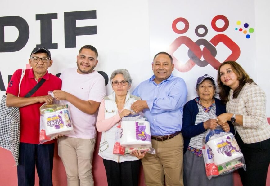 Javier Rivera Bonilla entrega apoyos en Apizaco a familias y emprendedores