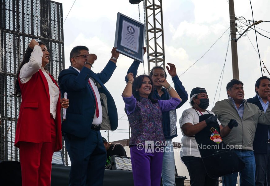 Nopalucan conquista récord Guinness con la línea de quesadillas más grande del mundo