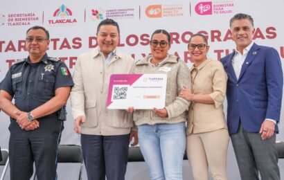 Bienestar estatal entrega tarjetas para nutrición en Tlaxcala