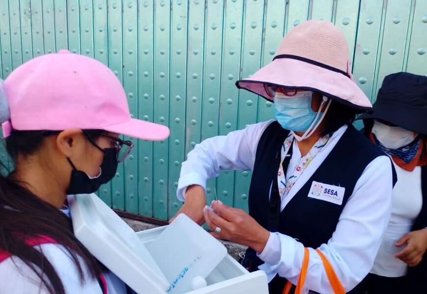 Las Brigadas de vacunación contra sarampión recorren casa por casa Ayecac