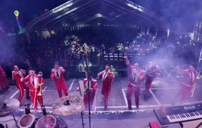 La Original Banda El Limón convirtió el Teatro del Pueblo de Apizaco en una gran fiesta