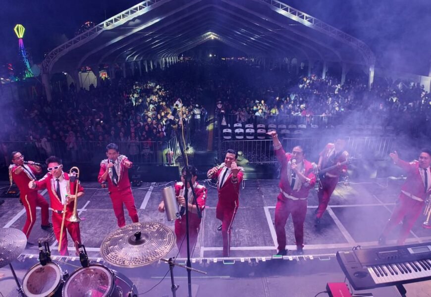 La Original Banda El Limón convirtió el Teatro del Pueblo de Apizaco en una gran fiesta