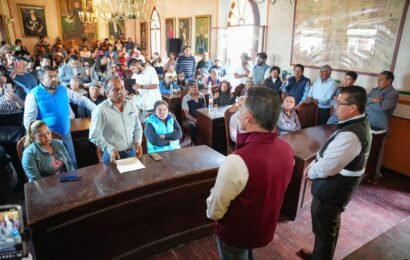 Alfonso Sánchez atiende a vecinos de Acuitlapilco acuerdan mejorar el suministro de agua potable Alfonso Sánchez atiende a vecinos de Acuitlapilco acuerdan mejorar el suministro de agua potable
