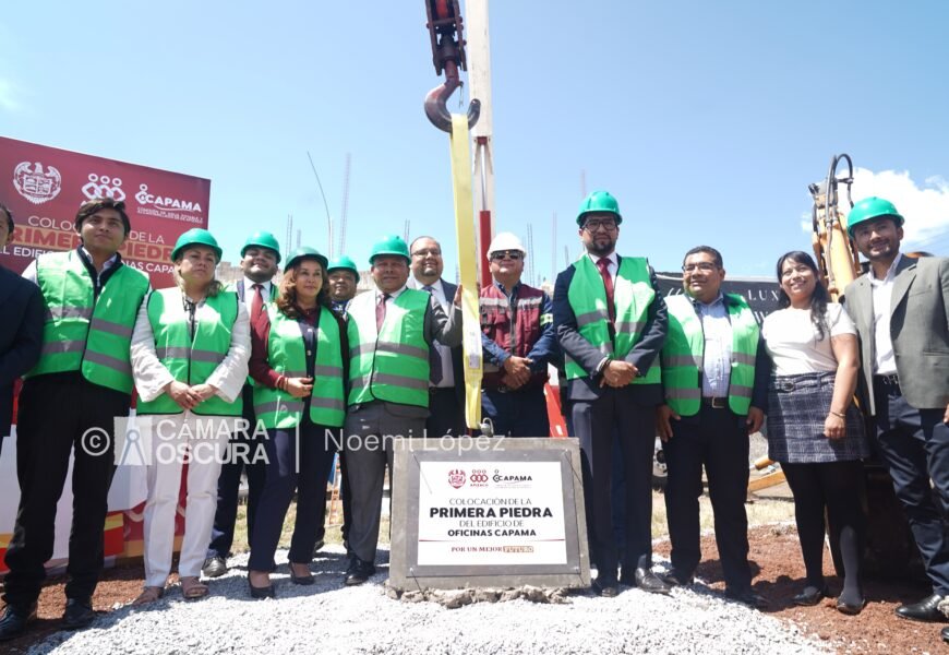 Javier Rivera coloca primera piedra para las oficinas de CAPAMA Javier Rivera coloca primera piedra para las oficinas de CAPAMA