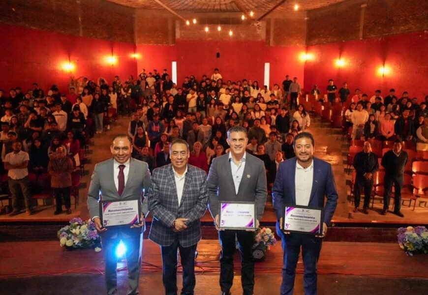 Participa Alfonso Sánchez en conversatorio sobre gobernanza en la UTT