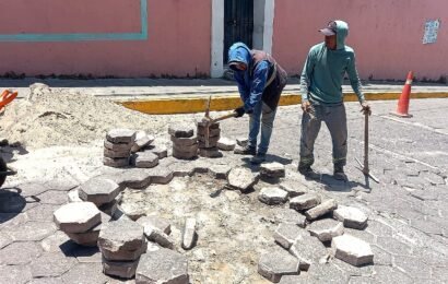 Tlaxcala mejora calles en Ocotlán con renivelación de adoquines