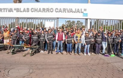 Alfonso Sánchez encabeza bacheo con brigadas en la Loma Xicohténcatl