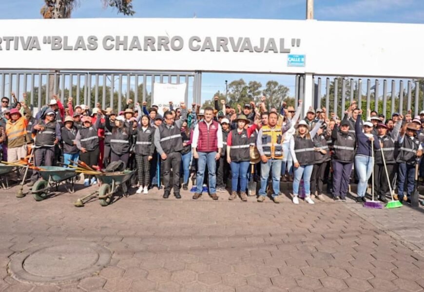 Alfonso Sánchez encabeza bacheo con brigadas en la Loma Xicohténcatl