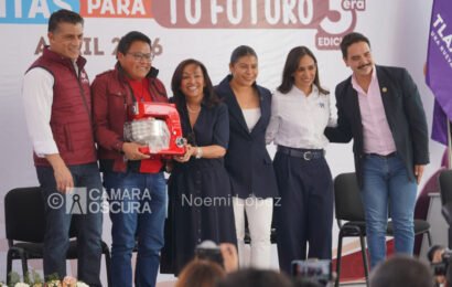 Alcalde de Tlaxcala acude a la entrega de programa «Herramientas para tu futuro»