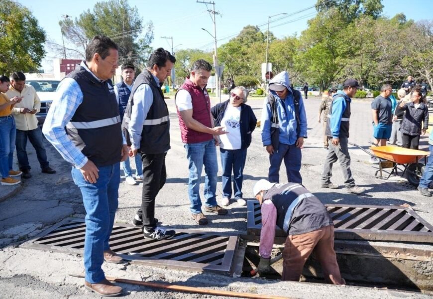 Vecinos de Adolfo López Mateos obtienen respuesta tras dos décadas sin atención a fallas en drenaje