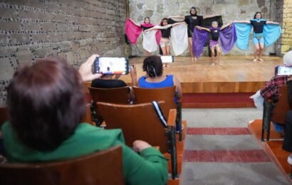 Abrazo para mamá llena de emoción Tlaxcala