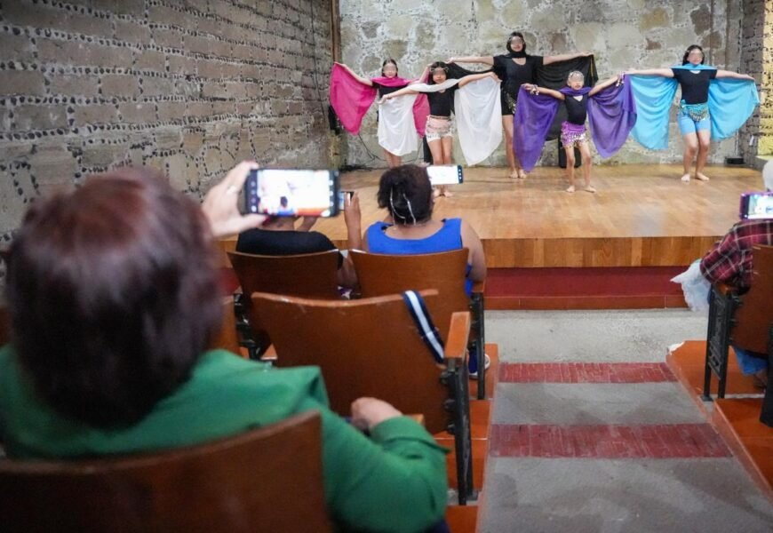 Abrazo para mamá llena de emoción Tlaxcala