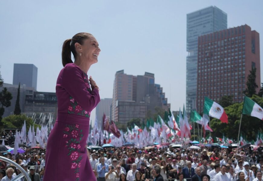 Claudia Sheinbaum llama a defender la soberanía ante 850 mil mexicanos