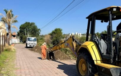 Ayuntamiento de Tlaxcala realiza trabajos de desazolve en el canal Acuitlapilco