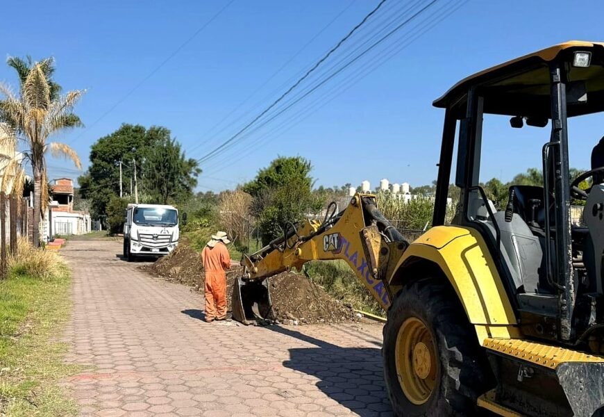 Ayuntamiento de Tlaxcala realiza trabajos de desazolve en el canal Acuitlapilco