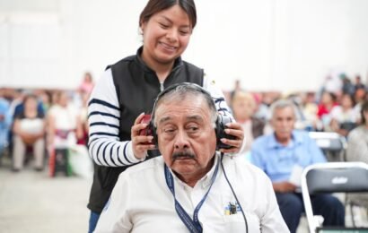 Auxiliares auditivos benefician a familias de Tlaxcala