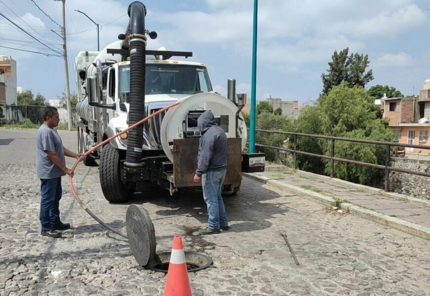 Desazolve de rejillas pluviales fortalece la prevención en Tlaxcala capital