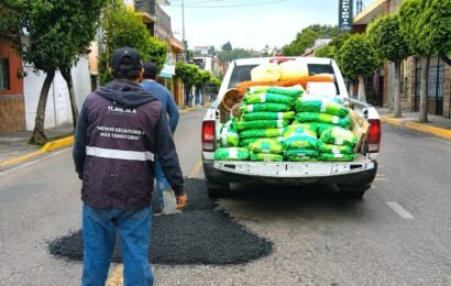Acciones de bacheo en Tizatlán mejoran vialidades