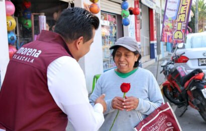 Carlos Augusto Pérez recorre casa por casa en Tlaxcala