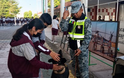 Guardia Nacional realiza exhibición de binomios caninos en Técnica No. 1 de Tlaxcala