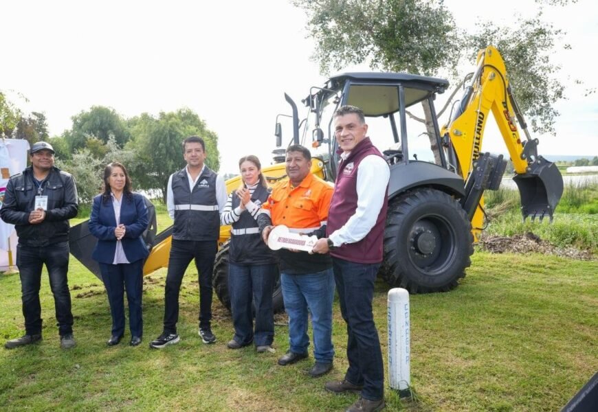 Entrega de nueva maquinaria para desazolve y limpieza fortalece prevención en temporada de lluvia Entrega de nueva maquinaria para desazolve y limpieza fortalece prevención en temporada de lluvia