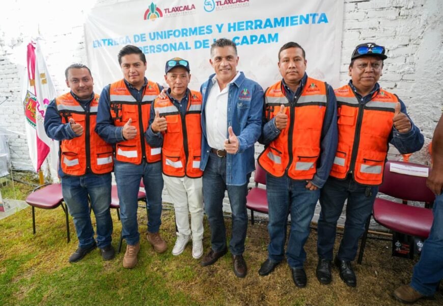 Entrega de uniformes a trabajadores de CAPAMA fortalece servicios públicos