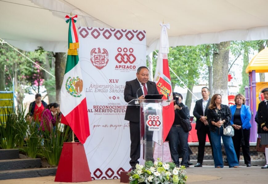 Apizaco honra el legado de Emilio Sánchez Piedras con una ceremonia solemne