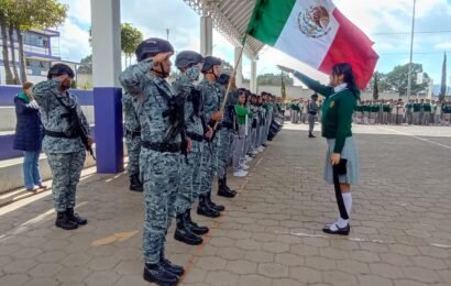 Lunes Cívico-social fortalece confianza entre estudiantes y Guardia Nacional en Tetla
