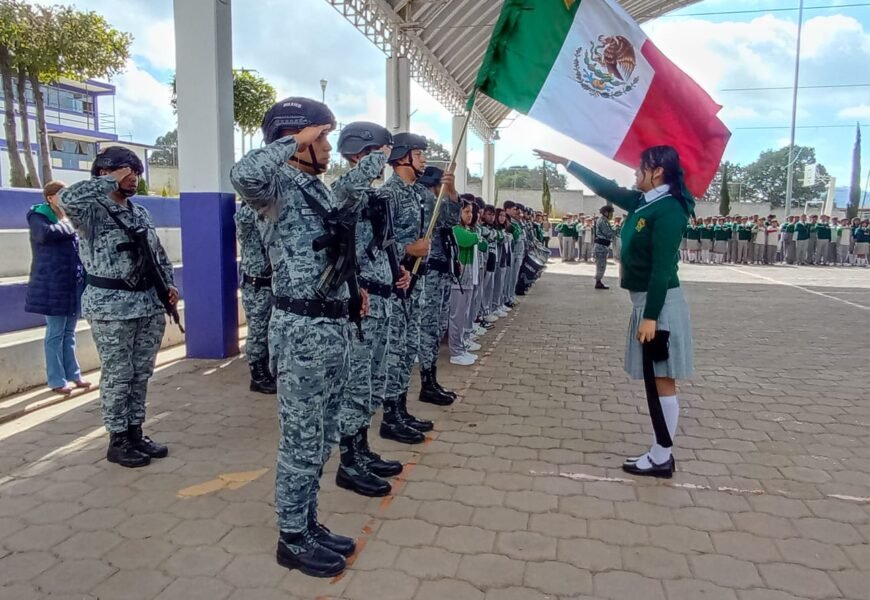 Lunes Cívico-social fortalece confianza entre estudiantes y Guardia Nacional en Tetla