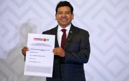 Carlos Augusto formaliza su registro rumbo a la Coordinación Estatal