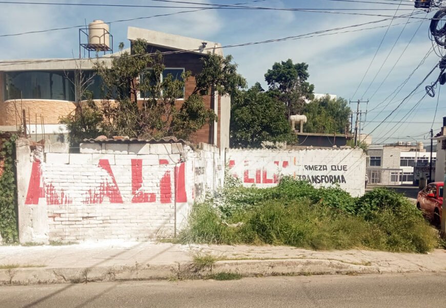 Vandalismo contra bardas de apoyo a Ana Lilia Rivera