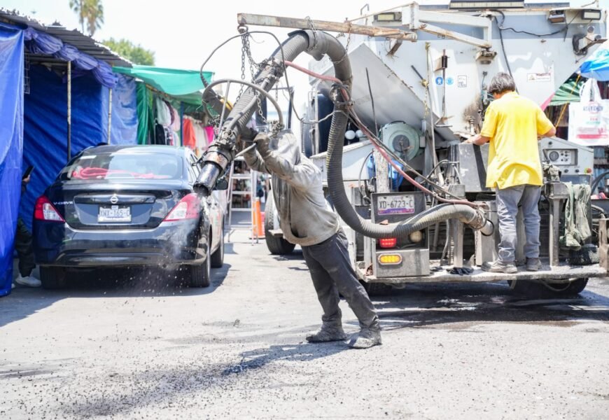 Bacheo en Mercado Emilio Sánchez Piedras mejora la movilidad Bacheo en Mercado Emilio Sánchez Piedras mejora la movilidad