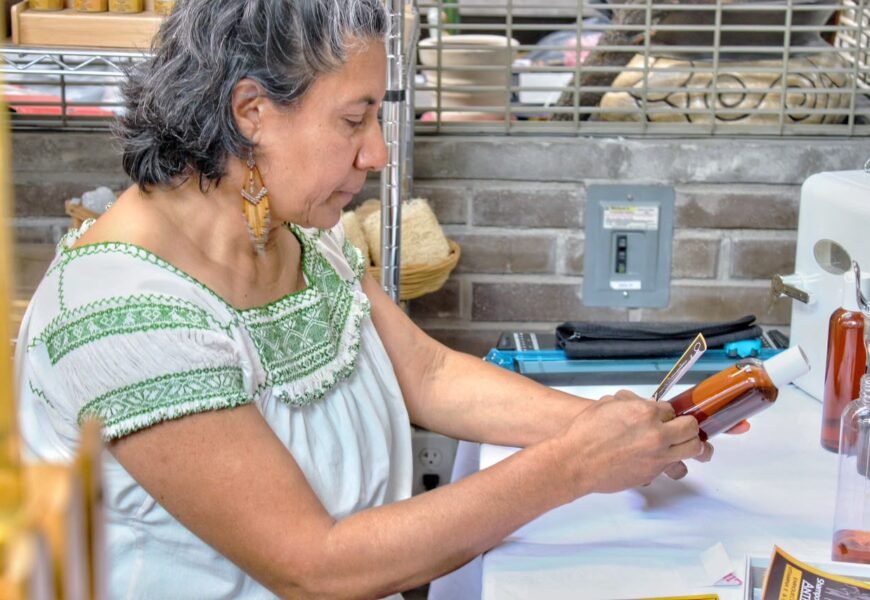 Mercado de Artesanos abre oportunidades al talento local