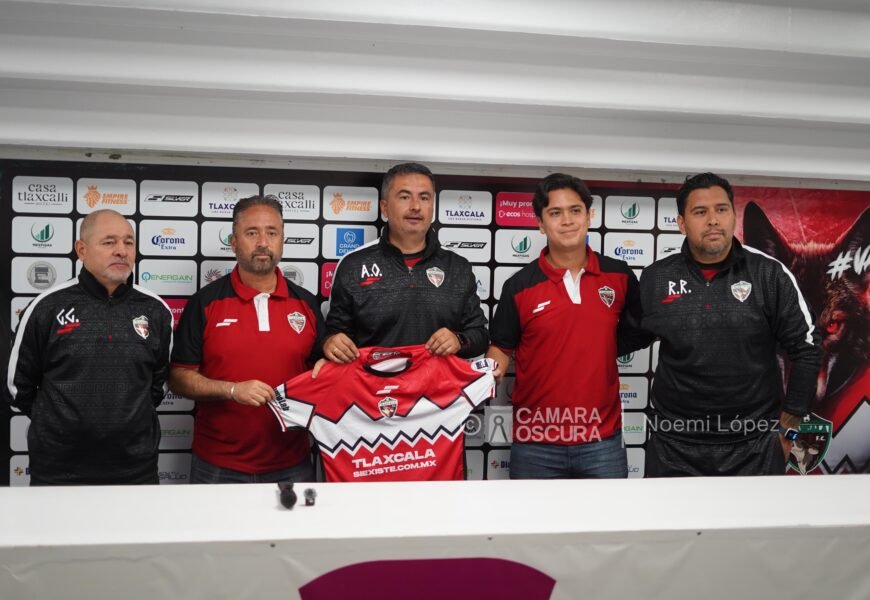 Presentan a Arturo Ortega como nuevo director técnico de Coyotes Tlaxcala