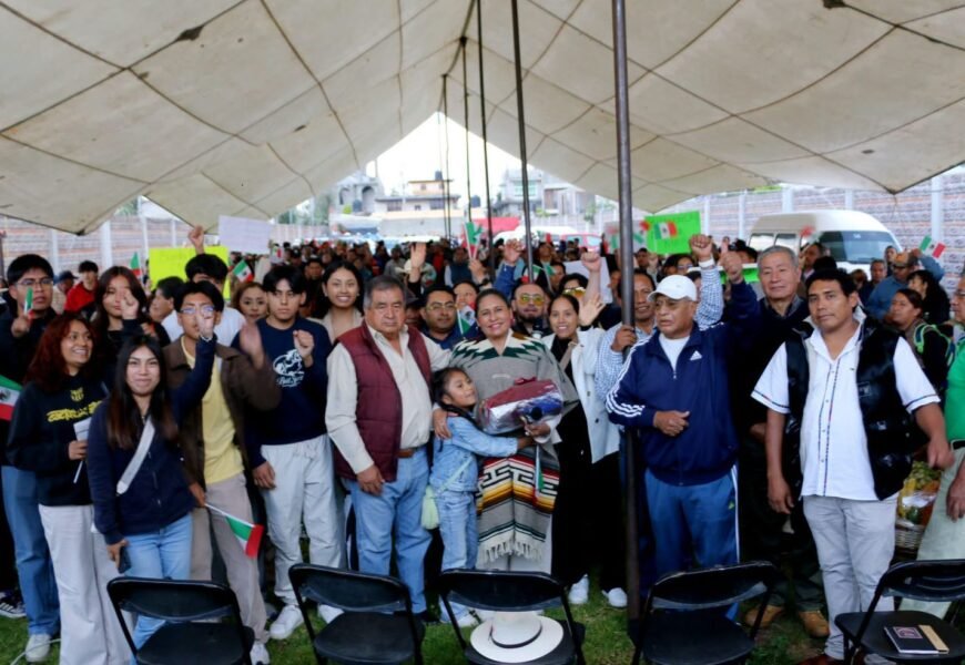 Ana Lilia Rivera recibe respaldo de comerciantes durante asamblea informativa en Tlaltelulco