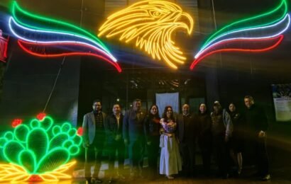 Apizaco se ilumina con el encendido de luces patrias