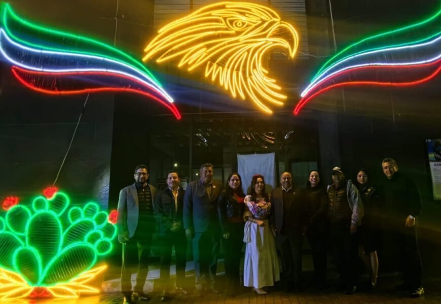 Apizaco se ilumina con el encendido de luces patrias