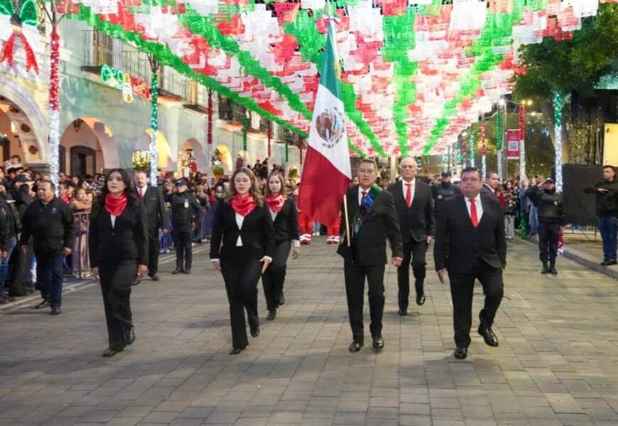 Carlos López Suárez participa en el Grito de Independencia en Tlaxcala Carlos López Suárez participa en el Grito de Independencia en Tlaxcala